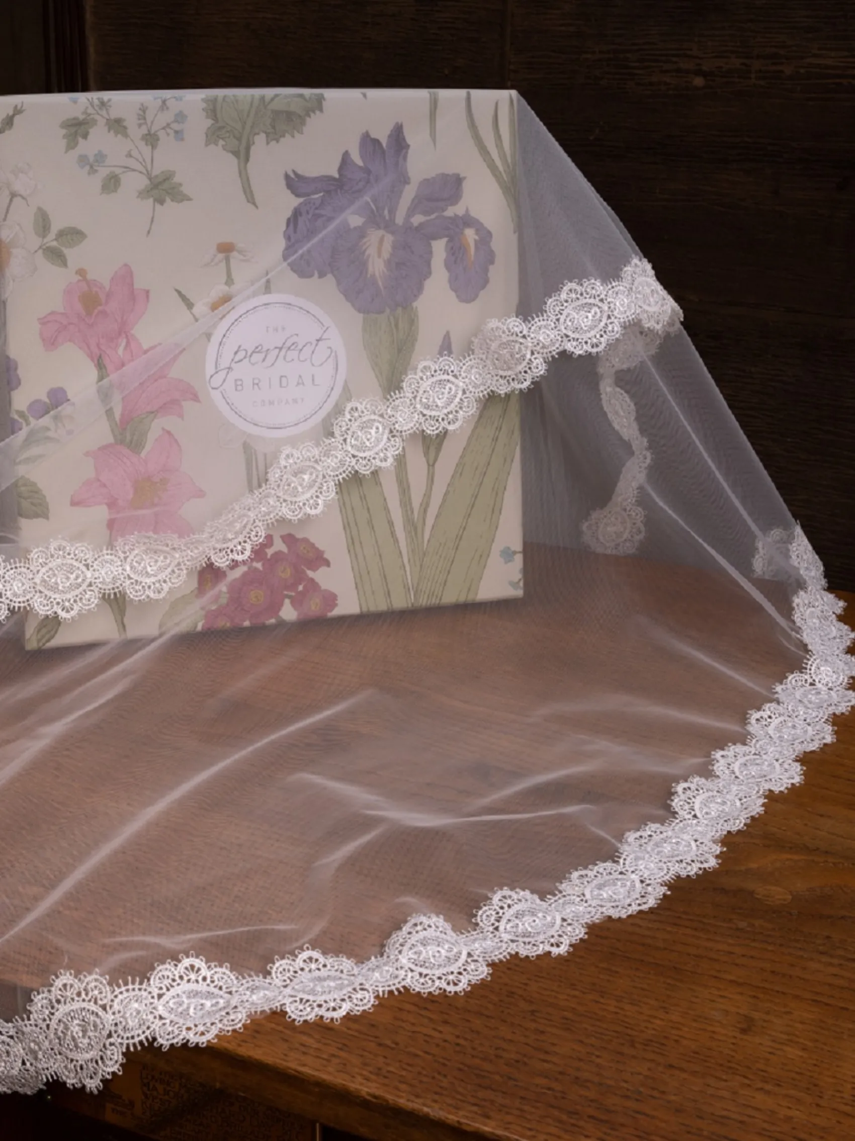 Perfect Bridal Two Tier Veils | Chapel Length & Cathedral Veils*Two Tier Delicate Lace Edge Cathedral Veil Ivory