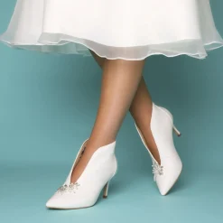 Perfect Bridal Wedding Shoes | Mid Heel*Zara Leather Pointed Toe V Front Wedding Boots Ivory