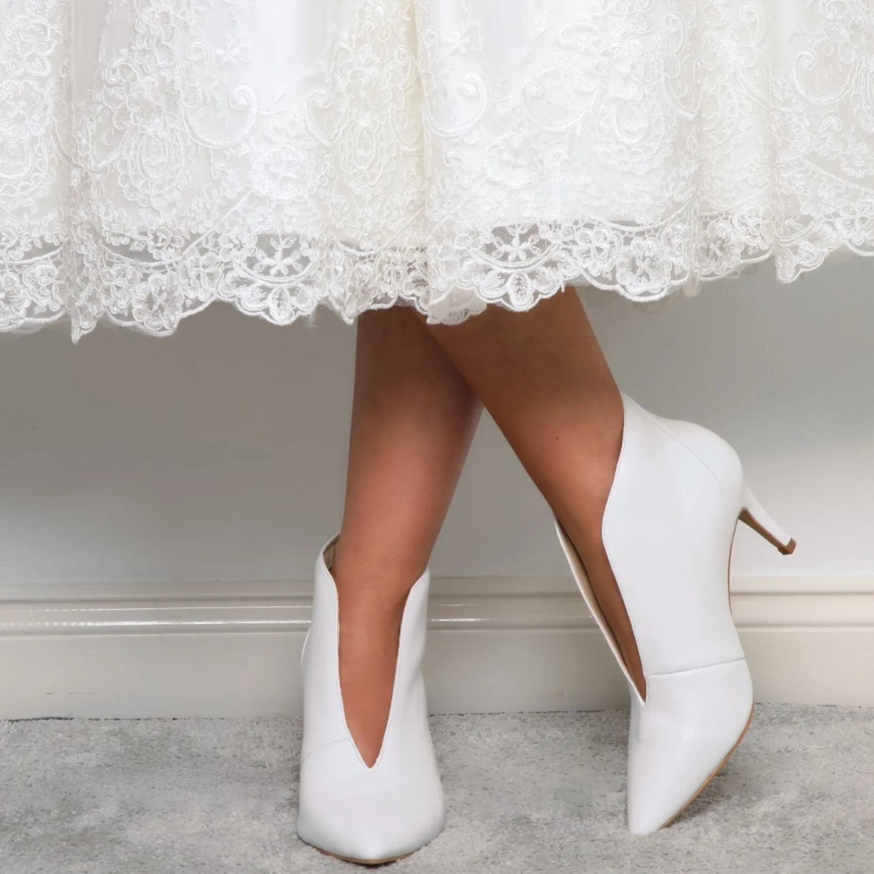 Perfect Bridal Wedding Shoes | Mid Heel*Zara Leather Pointed Toe V Front Wedding Boots Ivory