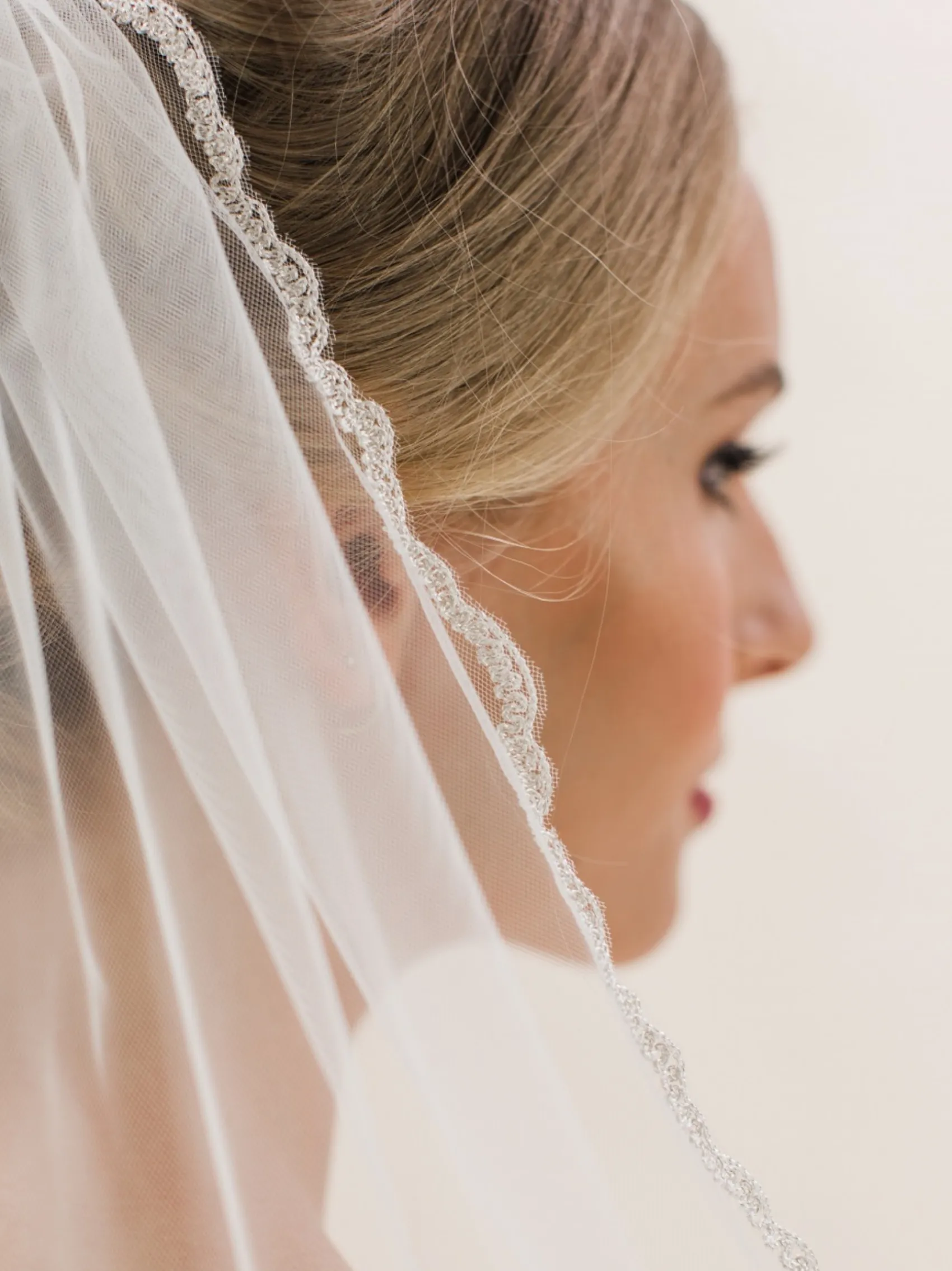 Rainbow Club Single Tier Veils | Elbow Length Veils*Gazania Embroidered Scalloped Edge Waist Length Veil Ivory