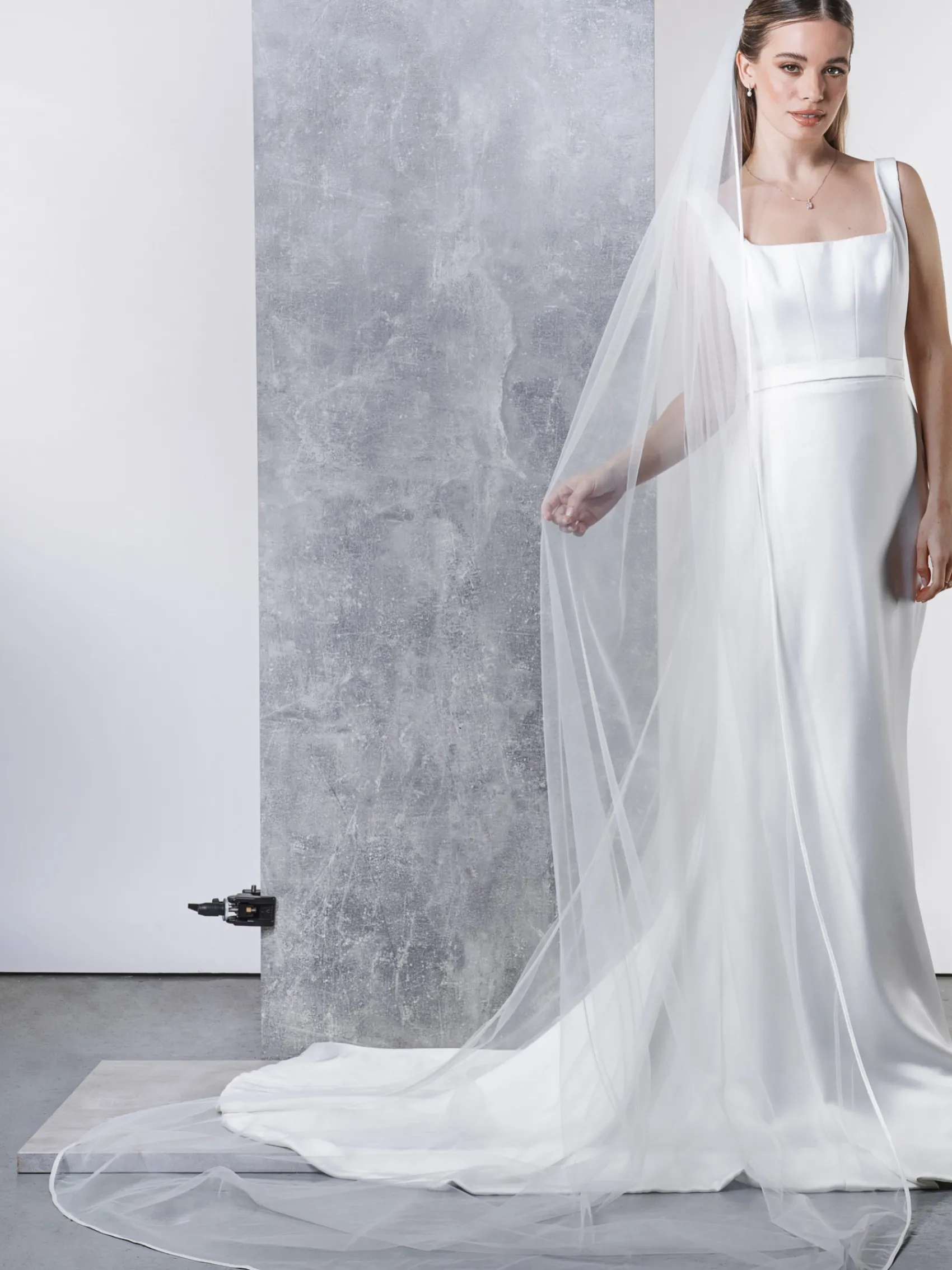 Rainbow Club Single Tier Veils | Chapel Length & Cathedral Veils*Snapdragon Single Tier Satin Edge Chapel Veil Ivory