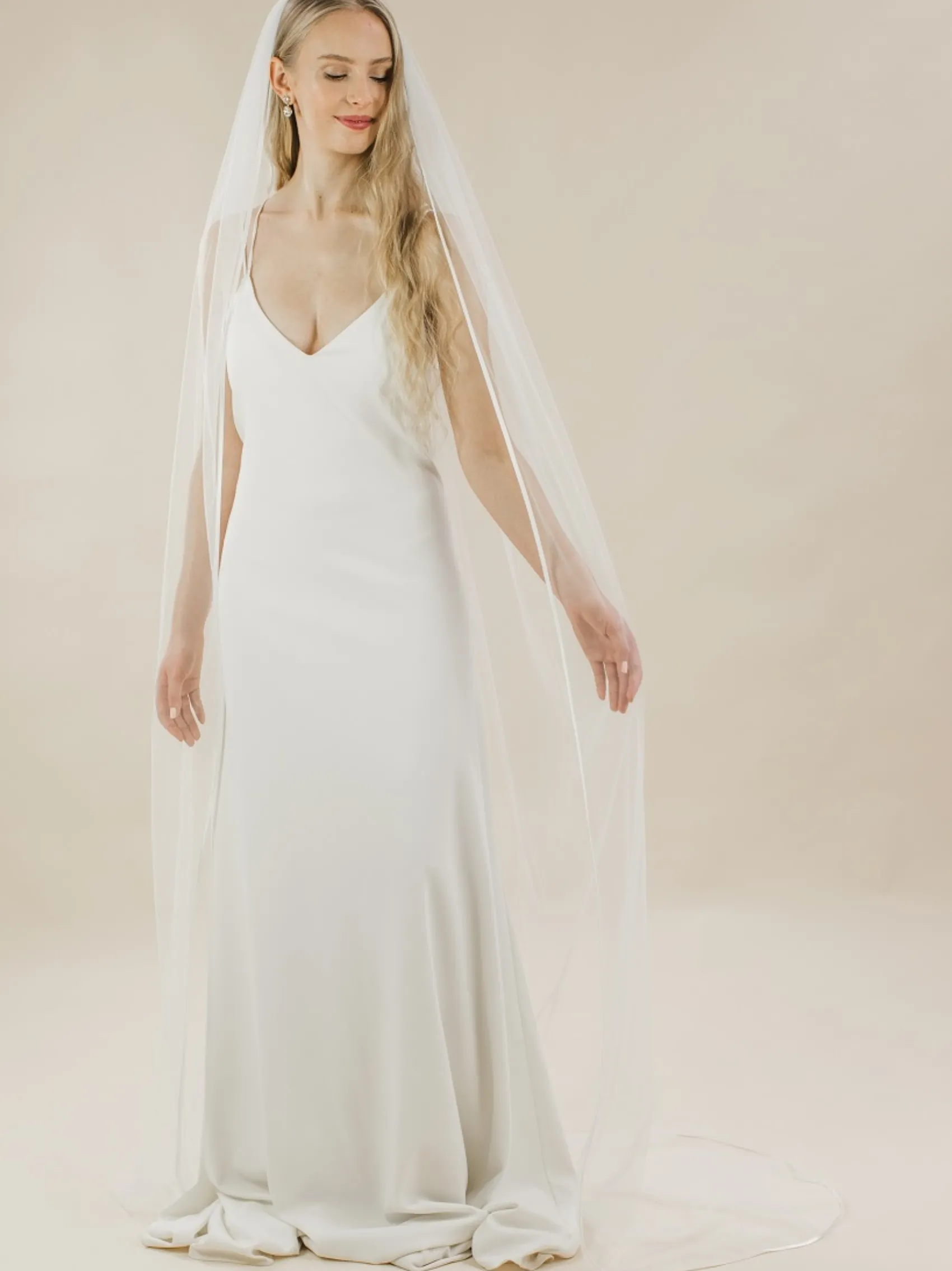 Rainbow Club Single Tier Veils | Chapel Length & Cathedral Veils*Snapdragon Single Tier Satin Edge Chapel Veil Ivory