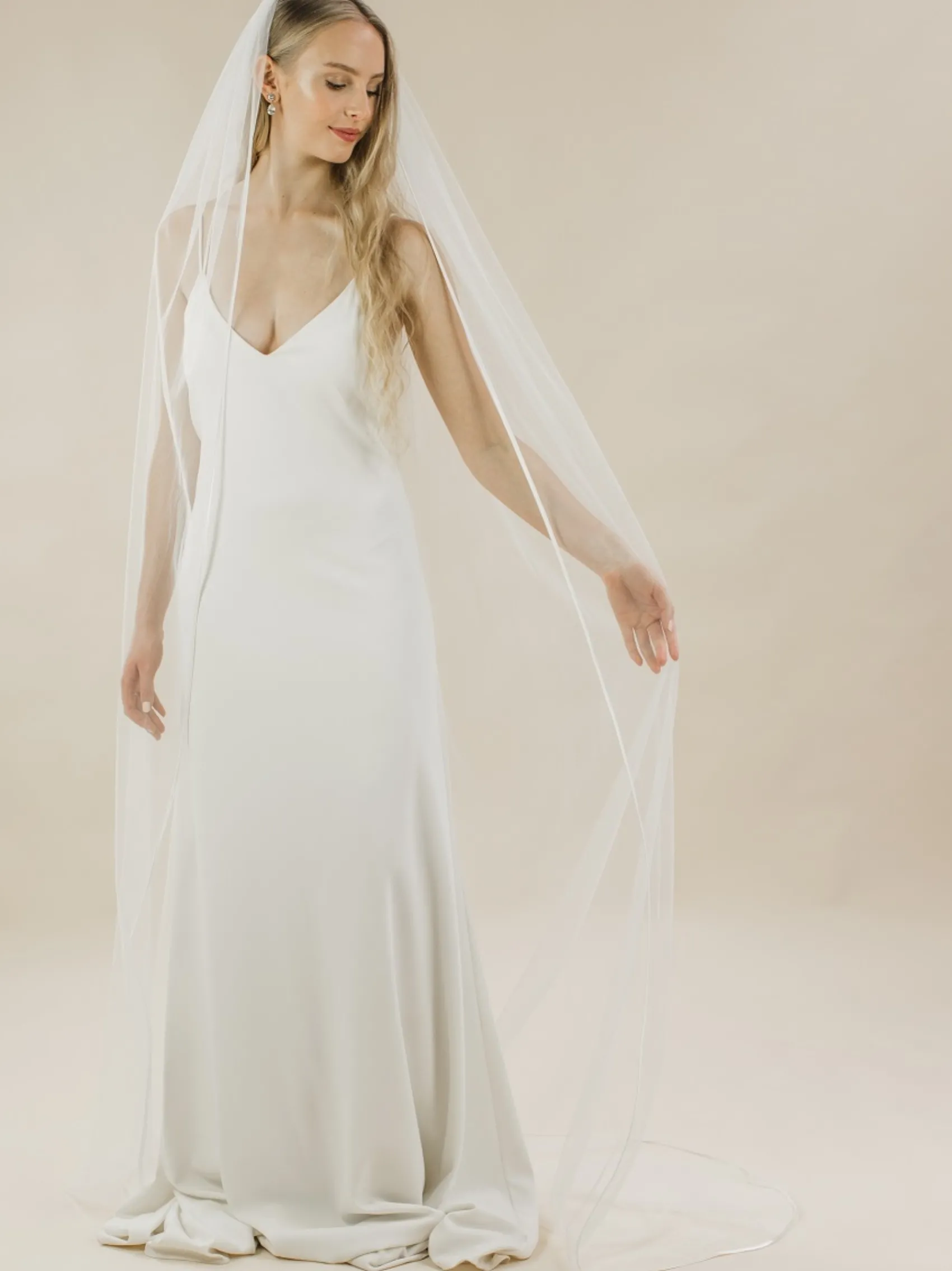 Rainbow Club Single Tier Veils | Chapel Length & Cathedral Veils*Snapdragon Single Tier Satin Edge Chapel Veil Ivory