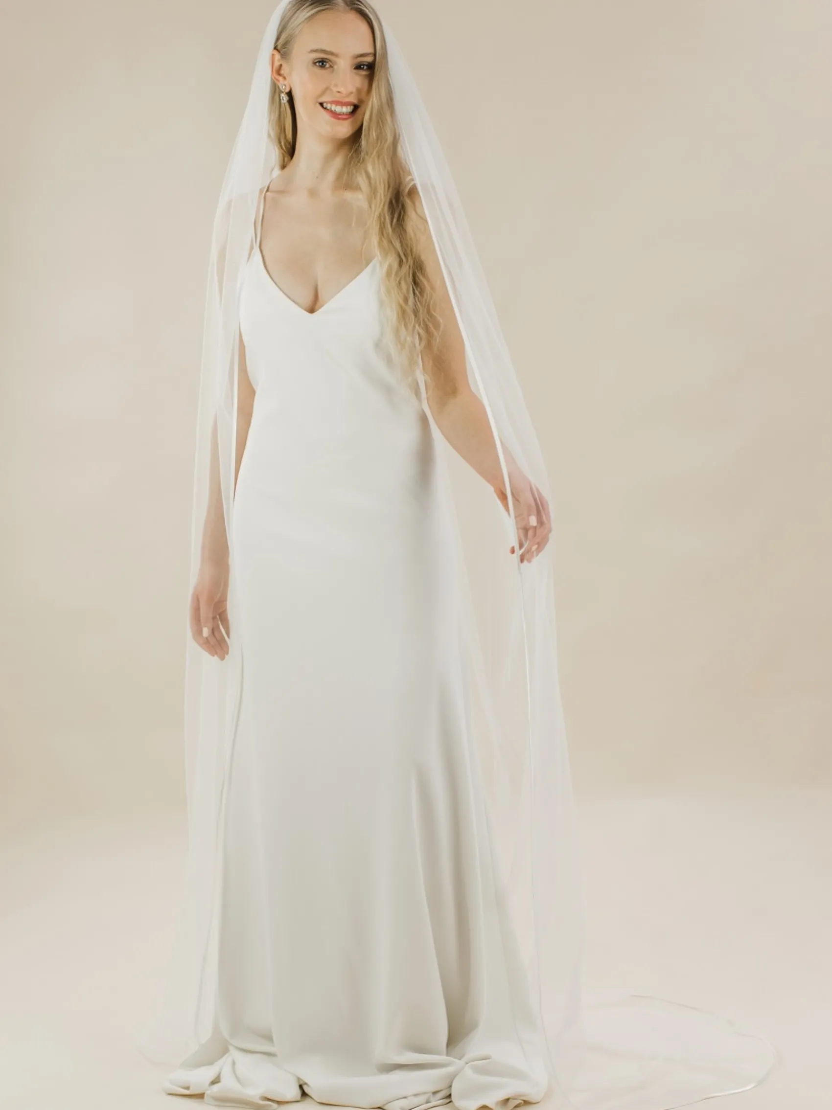 Rainbow Club Single Tier Veils | Chapel Length & Cathedral Veils*Snapdragon Single Tier Satin Edge Chapel Veil Ivory