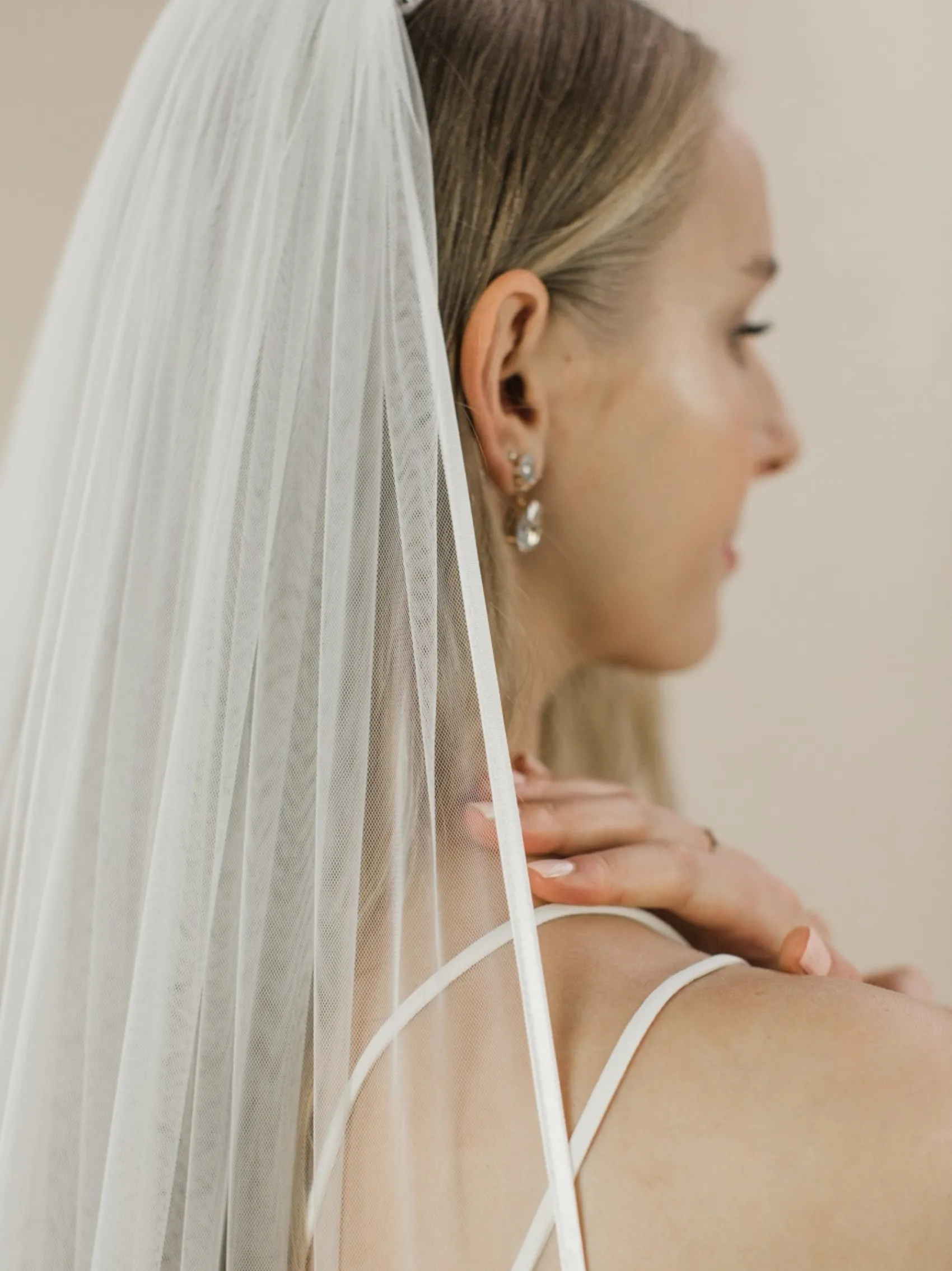 Rainbow Club Single Tier Veils | Chapel Length & Cathedral Veils*Snapdragon Single Tier Satin Edge Chapel Veil Ivory