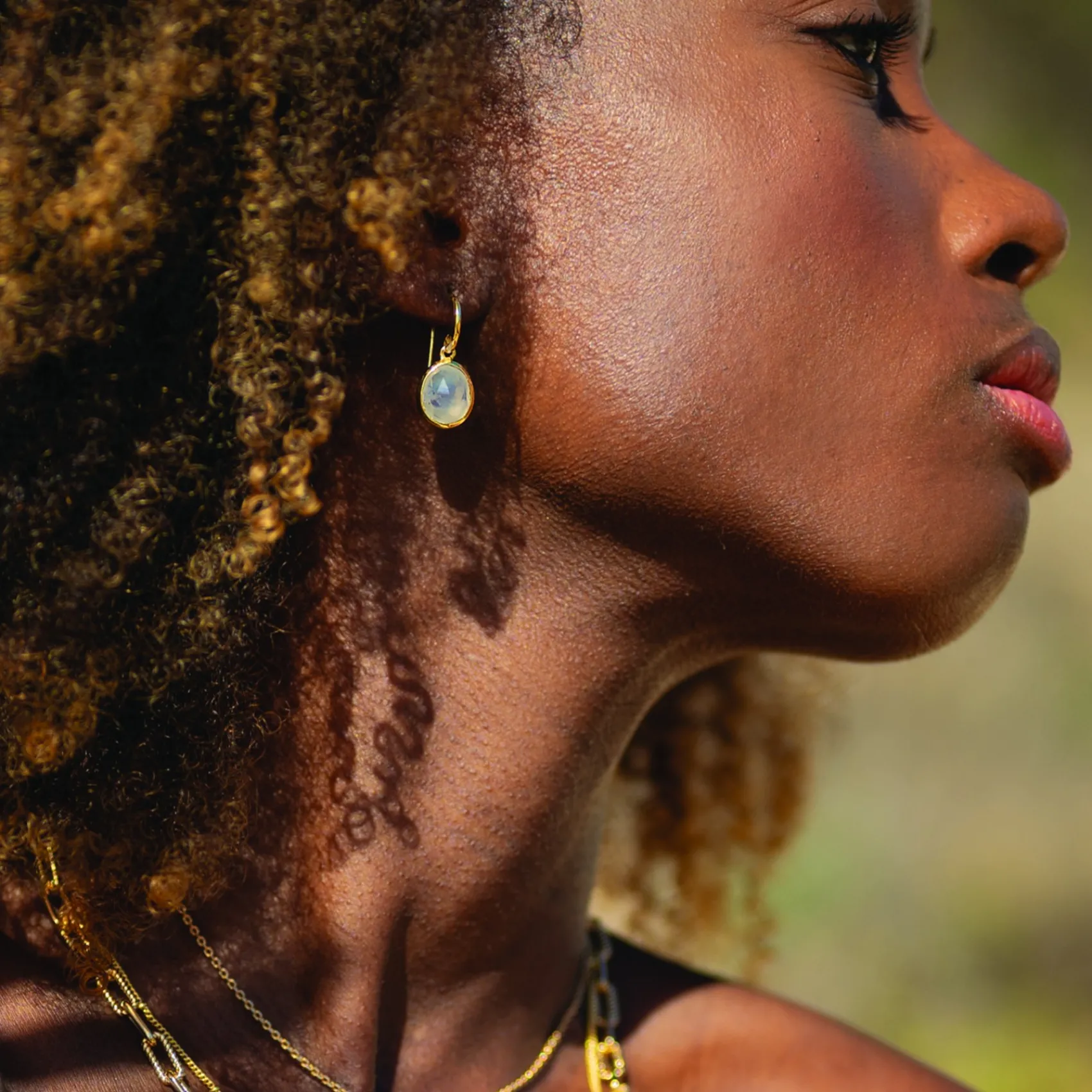 Sarah Alexander Mother Of The Groom Gifts | Mother Of The Bride Gifts*Antigua Rainbow Moonstone Gold Drop Earrings