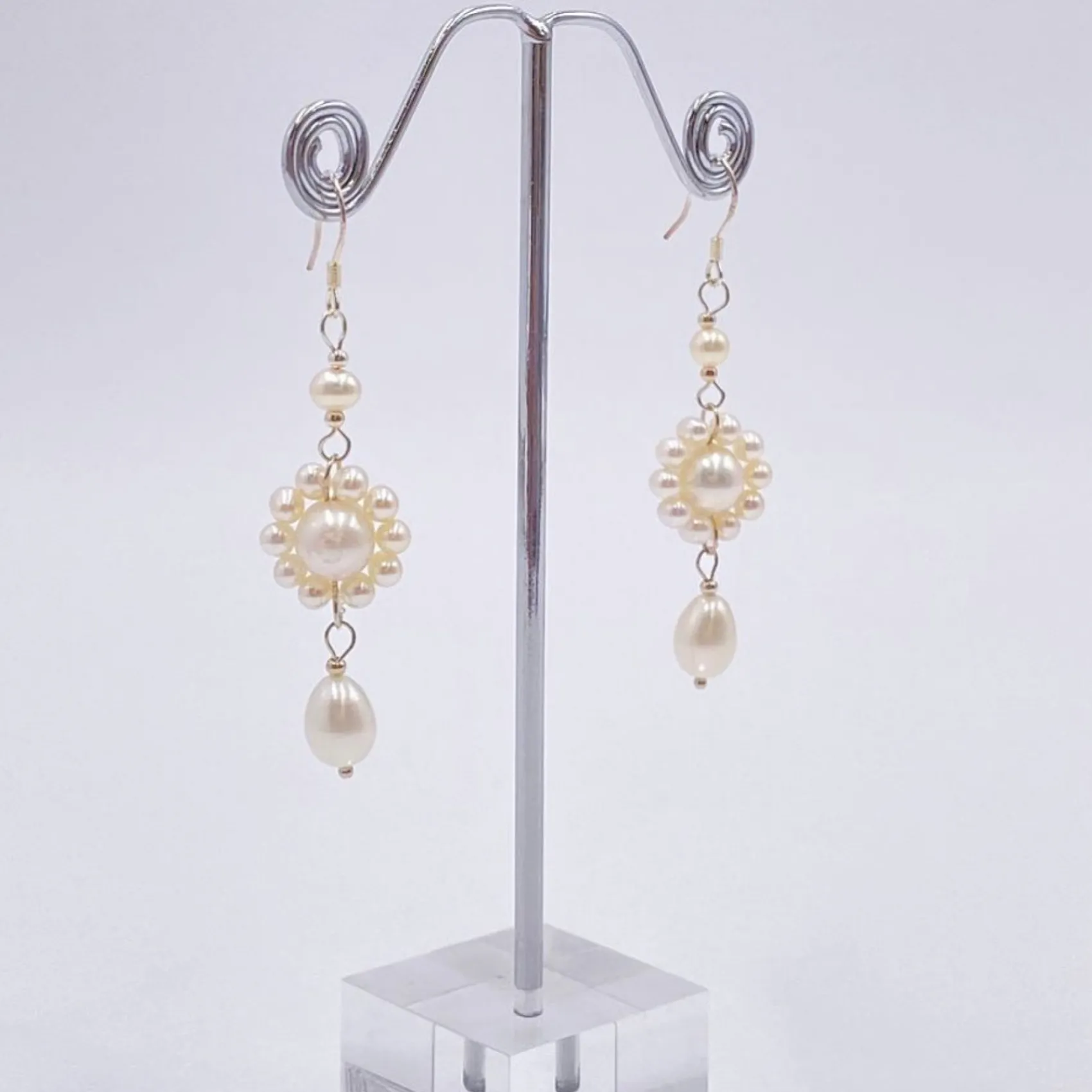 Lace & Favour Pearl Jewellery | Silver Wedding Jewellery*Selaina Floral Freshwater Pearl Chandelier Earrings Ivory/ Silver