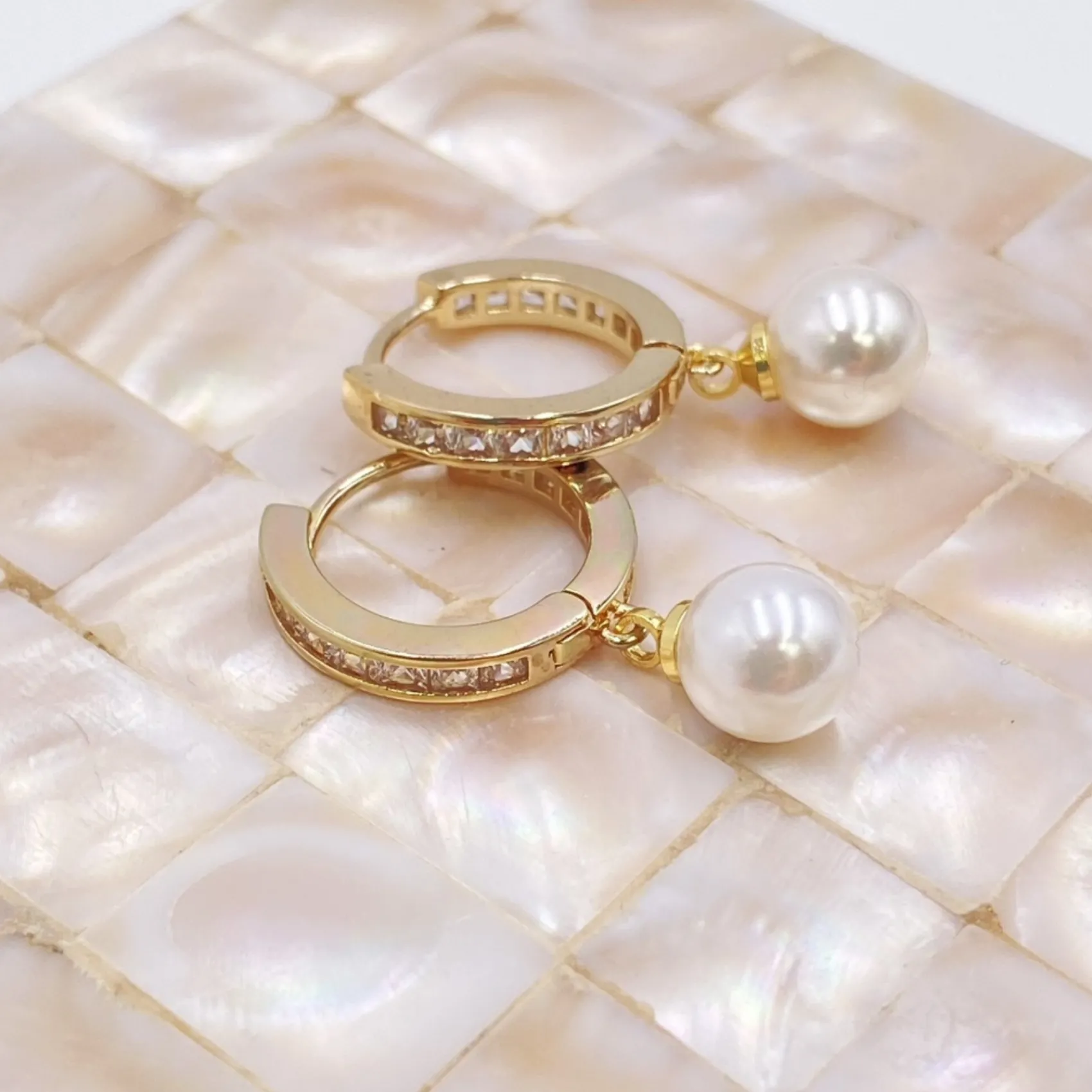 Lace & Favour Bridesmaid Gifts | Bride Gifts*Tahiti Gold Pearl Drop Crystal Huggie Hoop Earrings Ivory/ Gold