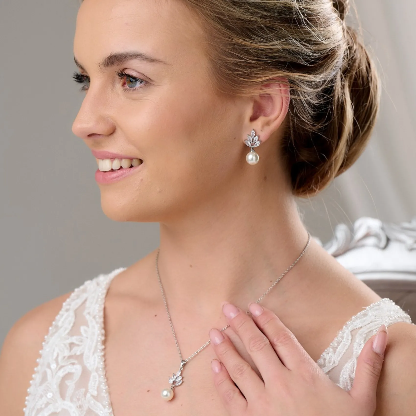 Lace & Favour Bride Gifts | Pearl Jewellery*Vienna Vintage Pearl Drop Bridal Jewellery Set