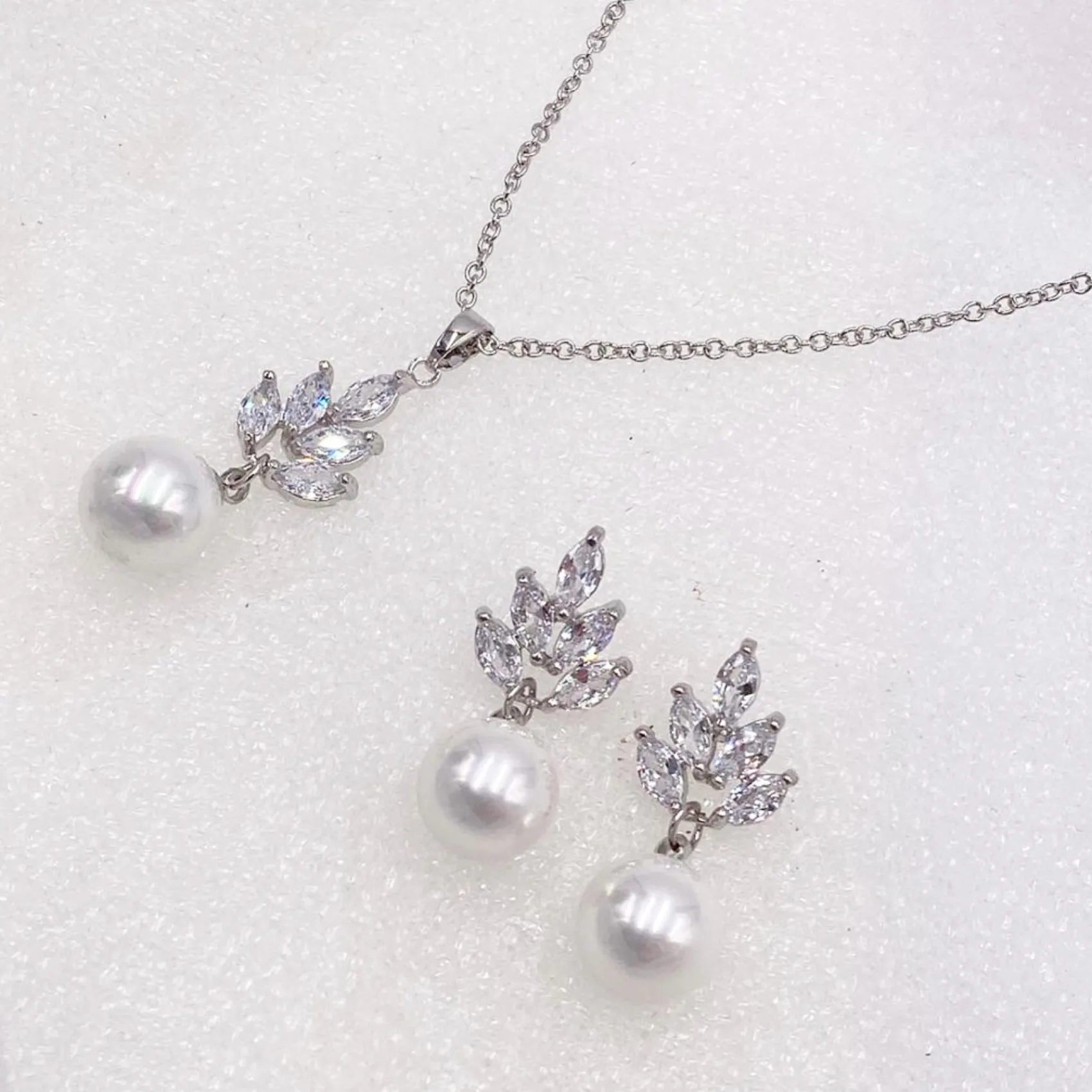 Lace & Favour Bride Gifts | Pearl Jewellery*Vienna Vintage Pearl Drop Bridal Jewellery Set